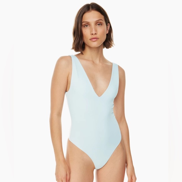 Aritzia babaton ワンピース NWT! Aritzia Babaton V-Neck One Piece Swimsuit Size XXL